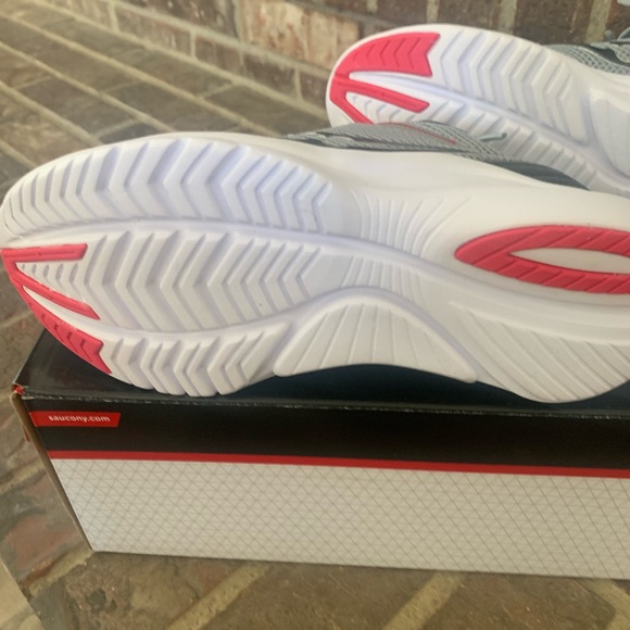 NIB Saucony Convergence Women’s. Size 6. Color gray. - Picture 6 of 8